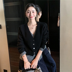 20025秋冬百搭时尚简约v领假两件开衫舒适百搭，女装羊绒衫，玛卡隆羊绒