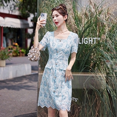 时尚印花刺绣连衣裙女夏季2025新款显瘦气质高质感连衣裙，女装连衣裙，英标秀（1C119）