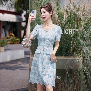 时尚印花刺绣连衣裙女夏季2025新款显瘦气质高质感连衣裙图片