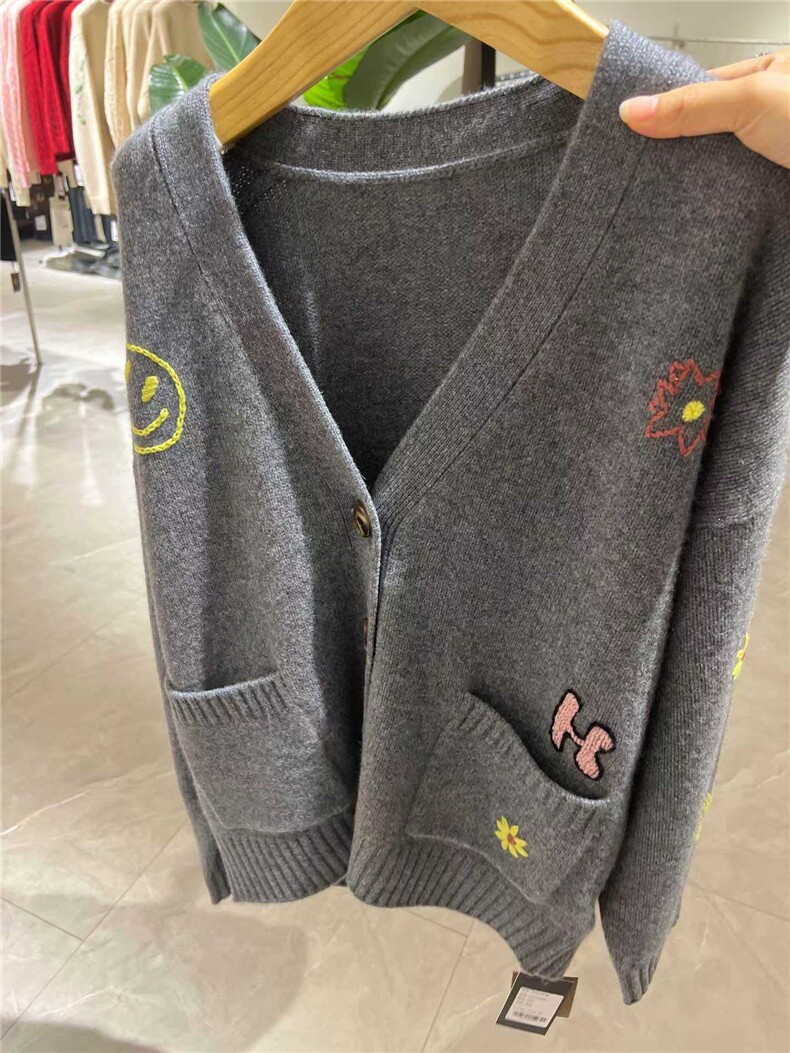 开衫女时尚V领秋冬慵懒软糯休闲宽松保暖针织衫图片