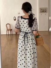 时髦洋气温柔轻熟风方领波点连衣裙，女装连衣裙，L·H·X