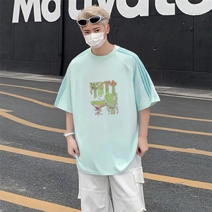 抖音得物品质二开240克宽松纯棉美式潮牌印花三条杠中性风短袖T恤图片