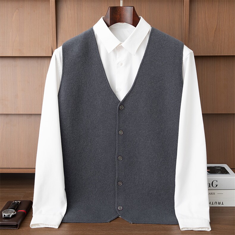 2025年秋季青春流行时尚百搭通勤马甲，男装背心/马甲，伊雪娇羊绒
