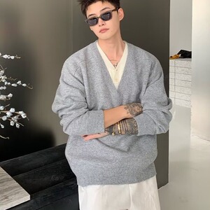 韩系假两件拼接V领毛衣男款秋季高智感慵懒针织衫老钱风复古外套图片
