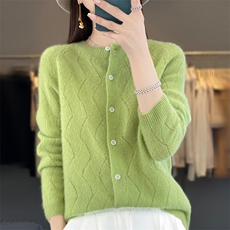 2025年秋季时尚百搭羊毛纯色圆领长袖单排扣时尚针织衫，女装羊毛衫，大美人包芯纱店