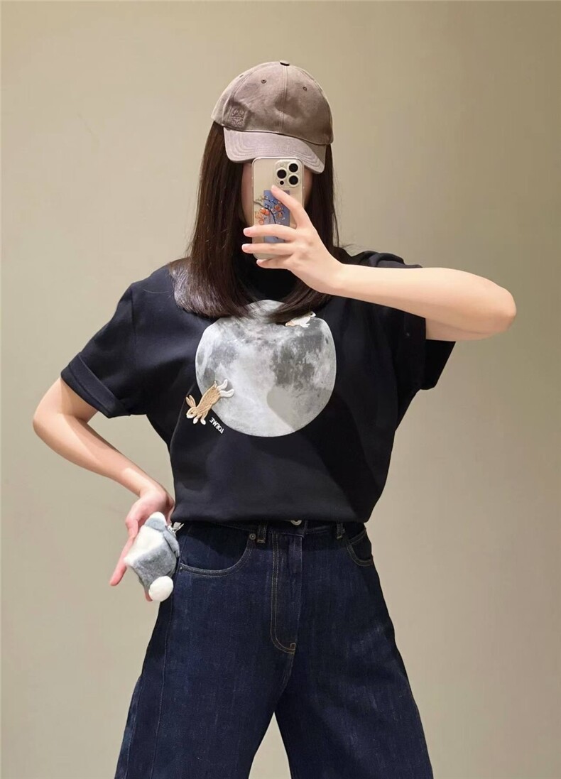 欧洲站潮牌春夏新款月球兔子刺绣短袖T恤简约百搭男女款圆领上衣,女装T恤,泰合衣坊