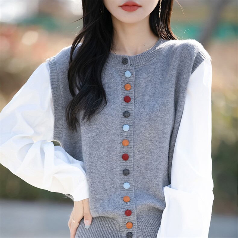 早春新款精纺羊毛开衫女圆领假两件拼接毛衣宽松彩扣针织外套上衣,女装马甲,佳绒包芯纱店
