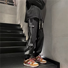 灰色
