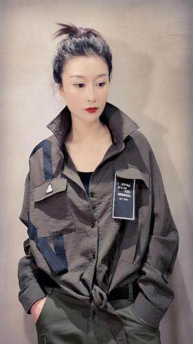 休闲帅气潮流款，女装，拾年