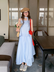 浅蓝色设计感甜美套装女2025夏季新款超好看吊带背心半身裙两件套图片