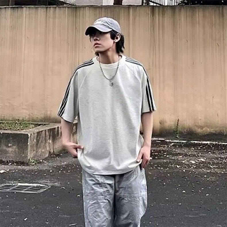 抖音得物品质二开240克宽松纯棉美式潮牌印花三条杠中性风短袖T恤，男装T恤，电商A486