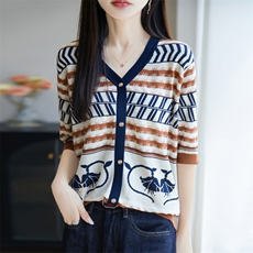 2025年秋季不连帽V领假开衫时尚百搭通勤，女装T恤，大美人包芯纱店