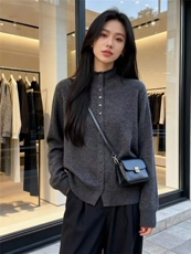 2025年秋季时尚百搭通勤简约休闲通勤立领开衫，女装羊毛衫，百纯羊绒