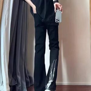 欧美高街裤子设计感骷髅手爪刺绣痞帅牛仔裤男秋季微喇直筒裤图片