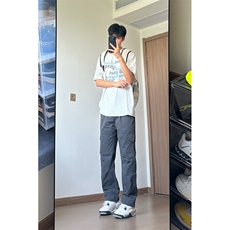 灰色