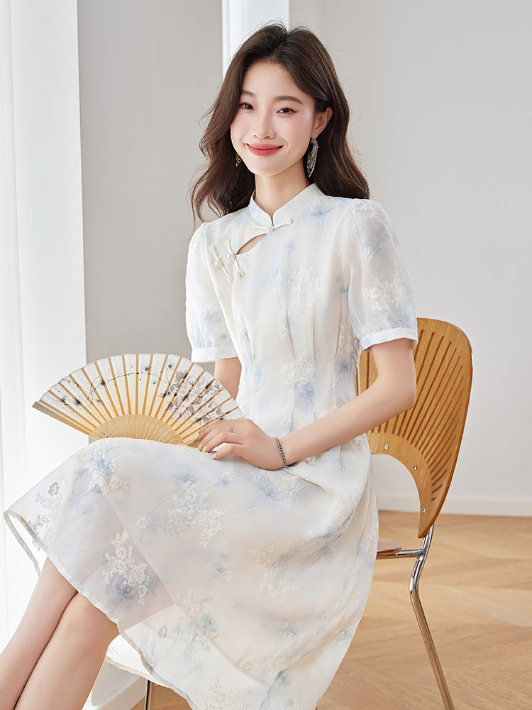 新中式国风刺绣连衣裙女2025夏季新款小个子修身气质改良旗袍裙子,女装连衣裙,美沁