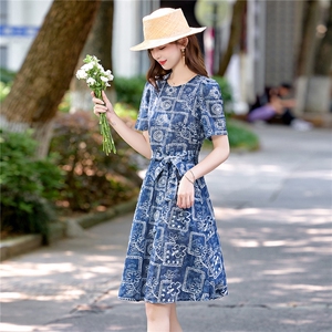 高级感复古刺绣印花连衣裙女2025夏季新款小个子收腰显瘦气质裙子图片