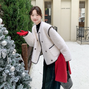 现货-2025年冬季新款90白鸭绒保暖小香风羊毛羽绒服外套女图片