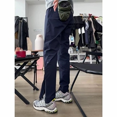 藏青色