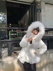 冬季新款 夜光面料 大毛领羽绒服,女装羽绒服,谦度