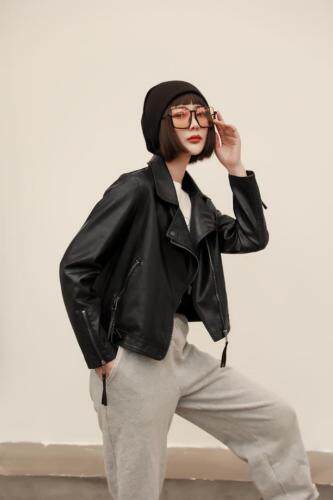 现货春季新款斜拉链两色皮衣，女装皮衣，C&B