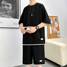 黑色