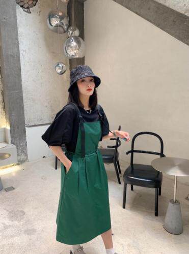 夏季新款背带裙两件套，女装，红头发儿