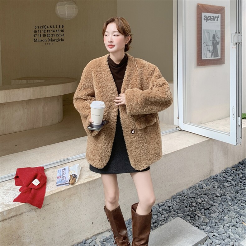咖色美拉德复古V领羊羔毛外套女2025冬慵懒风保暖加厚毛绒绒上衣图片