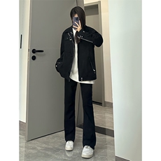 黑色