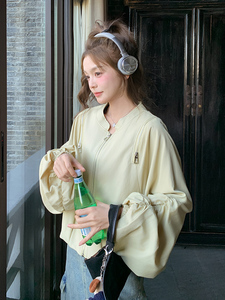 浅黄色休闲短外套女2025春季新款设计感超好看小个子百搭夹克上衣图片