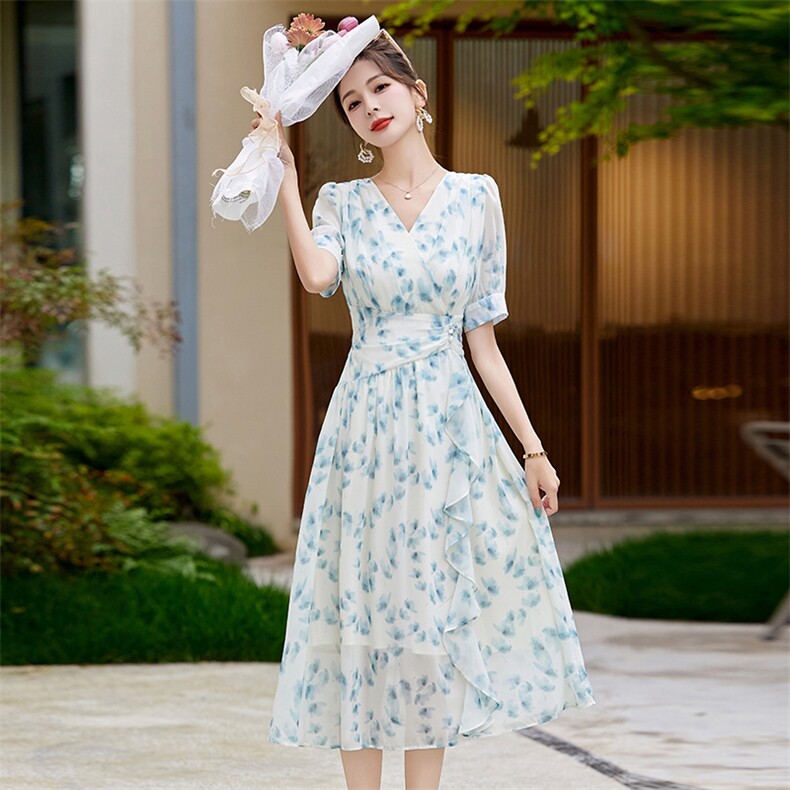 退现雪纺碎花连衣裙夏季2025新款v领收腰气质显瘦a字裙子女仙,女装连衣裙,朵莱米