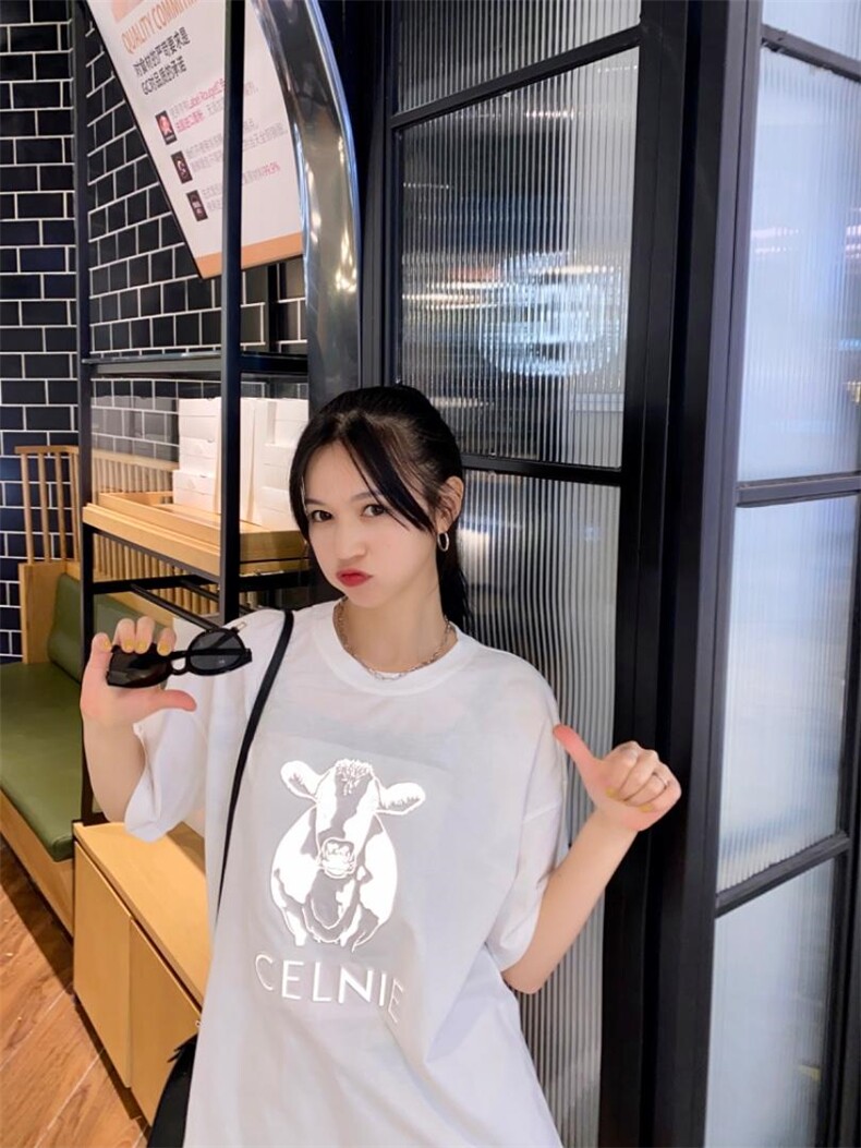 三维立体牛气冲天图?夜光发光个性宽松显瘦大板T,女装,拉菲·玛索