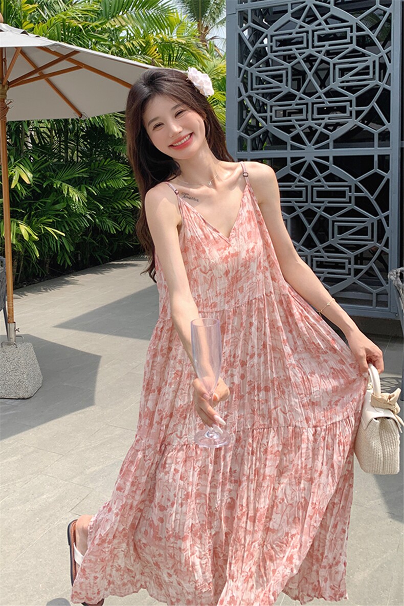 法式温柔粉色碎花吊带连衣裙女2025夏季新款度假风v领显瘦长裙,女装连衣裙,2C030