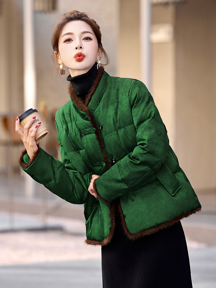 新中式G风羽绒服女2025冬新款今年流行独特漂亮短款红色盘扣外套,女装羽绒服,伊仟回