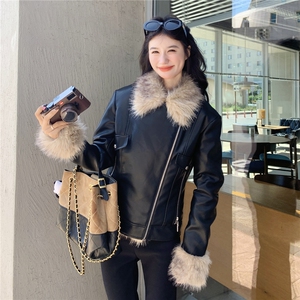 黑色皮毛一体仿皮草羊羔毛茸皮衣外套女秋冬2025新款酷飒机车棉服图片