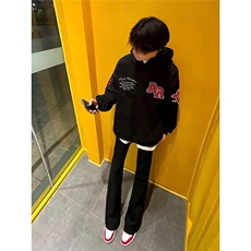 黑色