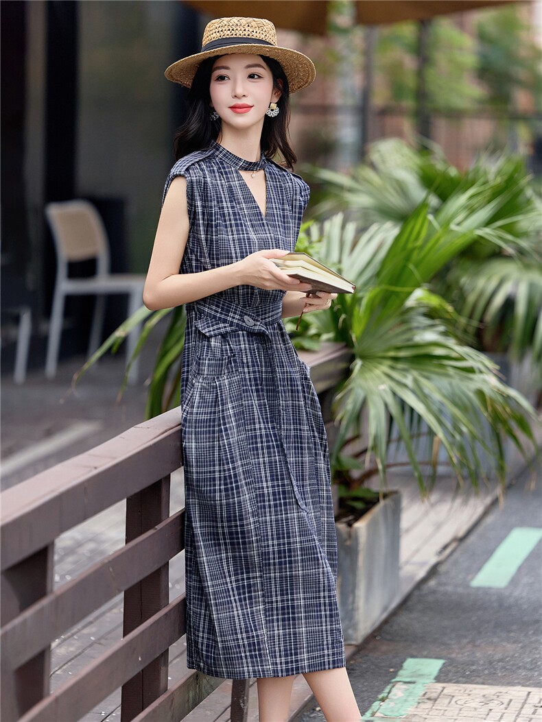 26夏季新款格纹无袖连衣裙，V领镂空设计，腰带收腰，随性口袋,女装连衣裙,米莱