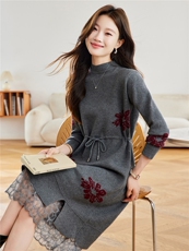 蕾丝针织连衣裙女秋冬2025新款配大衣中长款内搭妈妈毛衣打底裙，女装羊毛衫，艾米