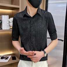 黑色