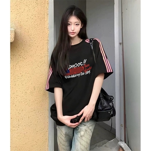 抖音得物品质二开240克宽松纯棉美式潮牌印花三条杠中性风短袖T恤图片