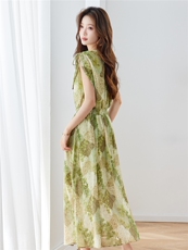 夏季度假风时尚大摆裙女2026新款气质女神范复古印花时髦轻奢裙子，女装连衣裙，拾衣