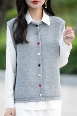 24春秋复古彩色纽扣无袖毛衣马甲女韩系外搭叠穿针织开衫坎肩外套，女装马甲，佳绒包芯纱店
