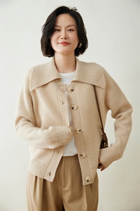 时尚百搭女士羊绒开衫 优雅翻领设计 舒适保暖图片