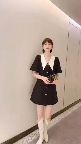 新款短袖连衣裙，女装连衣裙，娇姿百合