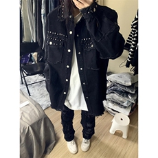 黑色