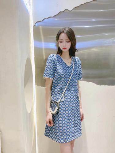 牛仔绣花连衣裙，女装连衣裙，尹谜