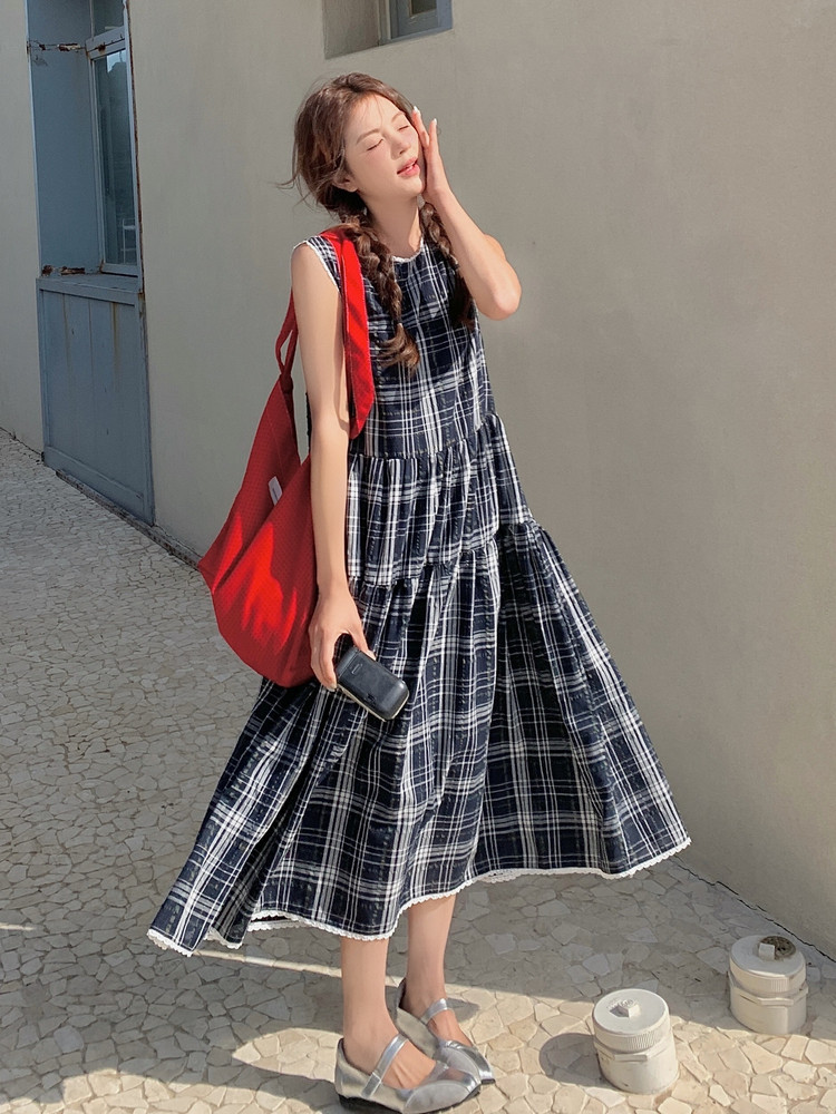 复古格子连衣裙女2025夏新款休闲俏皮韩版无袖显瘦过膝长裙送包包,女装连衣裙,诺蝶