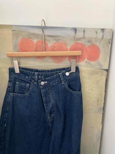 现货薄款牛仔裤版型超赞sml，女装牛仔裤，ADHERE