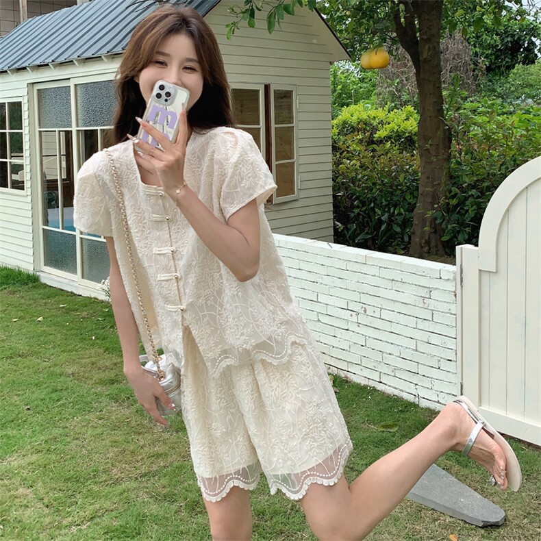 新中式国风刺绣上衣套装女2025夏季新款宽松显瘦蕾丝边短裤两件套,女装蕾丝衫/雪纺衫,2D143