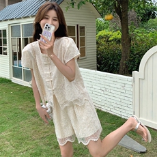 新中式国风刺绣上衣套装女2025夏季新款宽松显瘦蕾丝边短裤两件套，女装蕾丝衫/雪纺衫，2D143